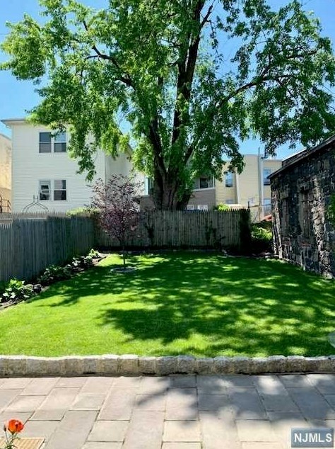 327 St, West New York NJ  07093-2415 exterior