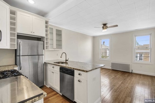 327 St, West New York NJ  07093-2415 exterior