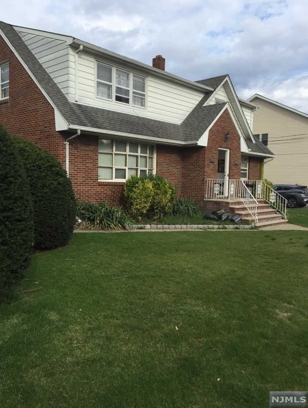 333 6th St, Saddle Brook NJ  07663-6305 exterior