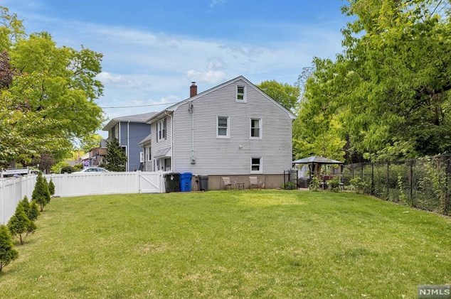 351 Passaic Ave, Rutherford NJ  07070-1827 exterior