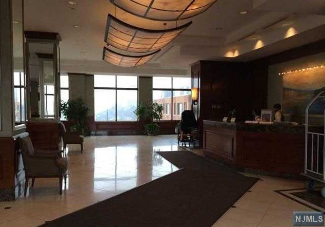 100 Old Palisade Rd, West Fort Lee NJ  07024-7064 exterior