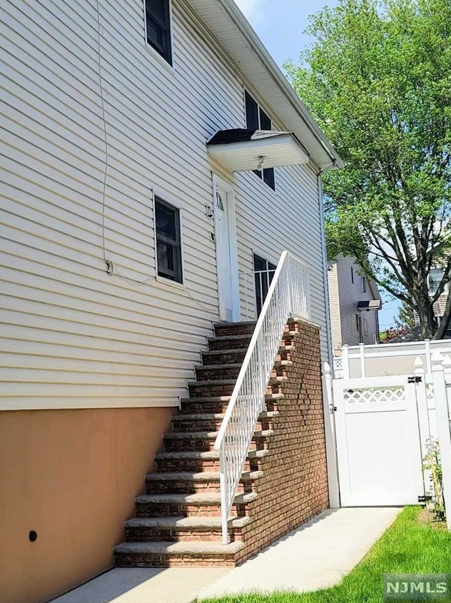 741 2nd Ave, Lyndhurst NJ  07071-1255 exterior