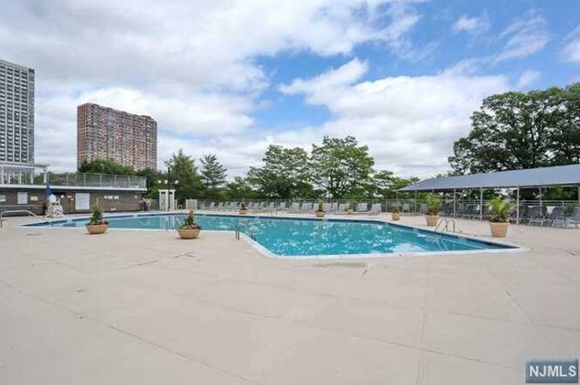 1530 Palisade Ave, West Fort Lee NJ  07024-5471 exterior