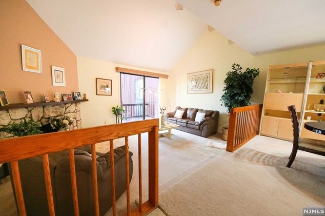 520 Teal Plz, Secaucus NJ  07094-2218 exterior