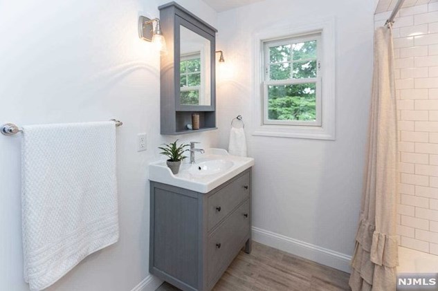 261 Vitmar Pl, Park Ridge NJ  07656-2406 exterior