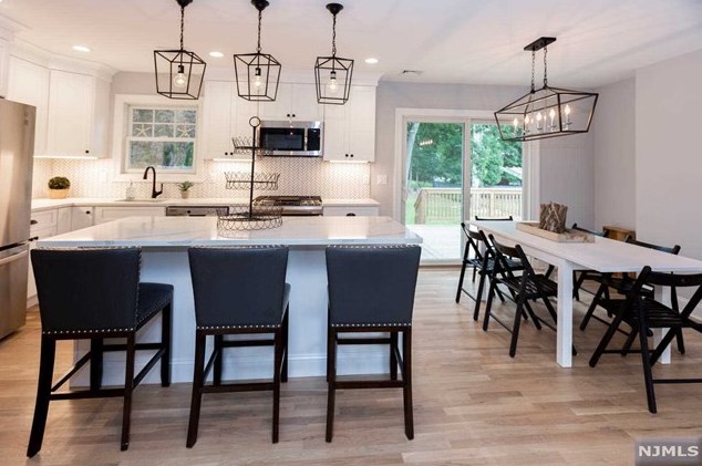 261 Vitmar Pl, Park Ridge NJ  07656-2406 exterior