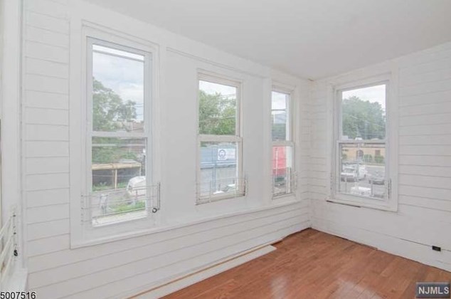 10 End Ave, Newark NJ  07106-1928 exterior