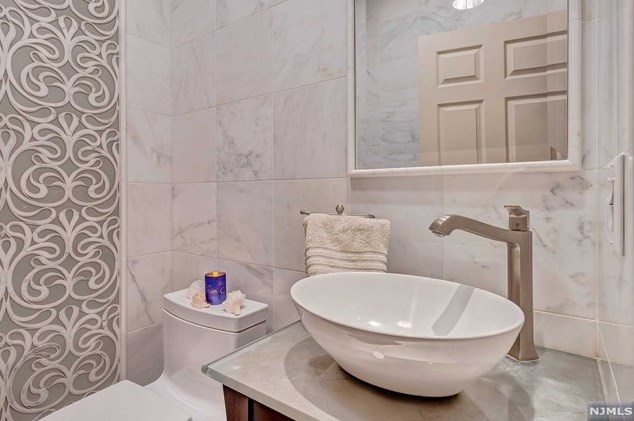 47 Hunters Run, Oakland NJ  07436-2346 exterior