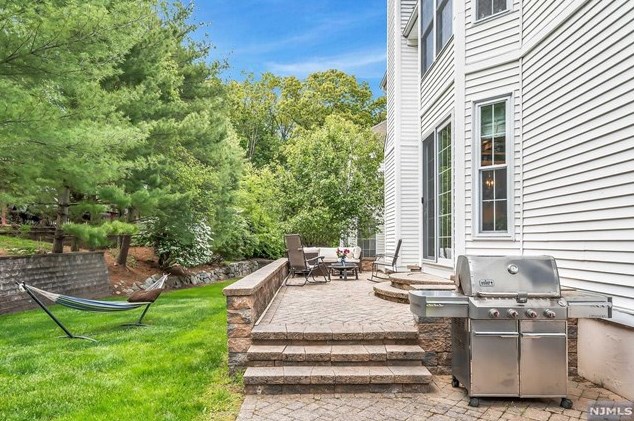 47 Hunters Run, Oakland NJ  07436-2346 exterior