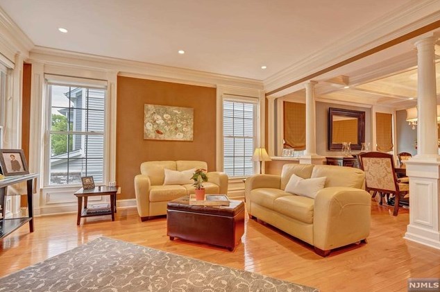 47 Hunters Run, Oakland NJ  07436-2346 exterior