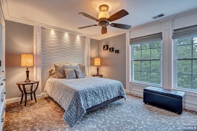 47 Hunters Run, Oakland NJ  07436-2346 exterior