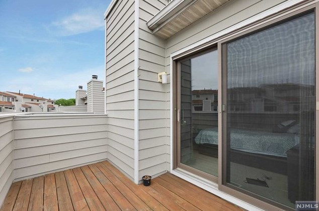 737 Mainsail Ln, Secaucus NJ  07094-2229 exterior