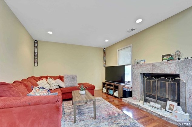 737 Mainsail Ln, Secaucus NJ  07094-2229 exterior