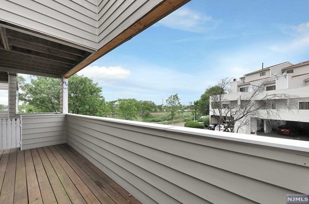 737 Mainsail Ln, Secaucus NJ  07094-2229 exterior