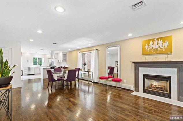 72 Knox Ave, Cliffside Park NJ 07010-2512 exterior