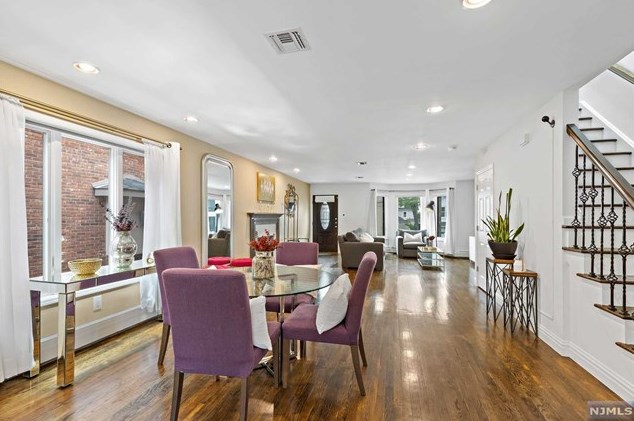 72 Knox Ave, Cliffside Park NJ 07010-2512 exterior