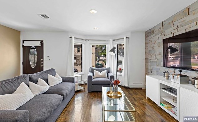 72 Knox Ave, Cliffside Park NJ 07010-2512 exterior