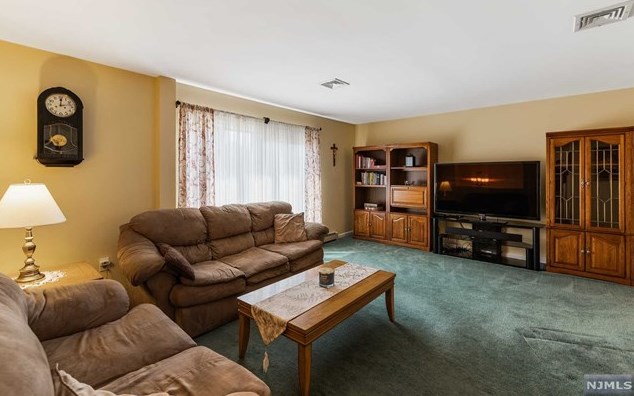 4 Homestead Rd, Elmwood Park NJ  07407-1307 exterior