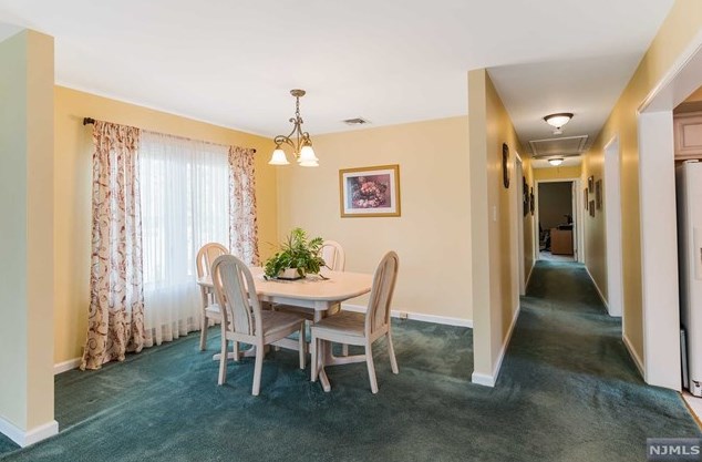 4 Homestead Rd, Elmwood Park NJ  07407-1307 exterior