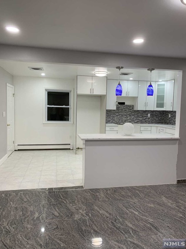 721 Teneyck Ave, Lyndhurst NJ  07071-2824 exterior