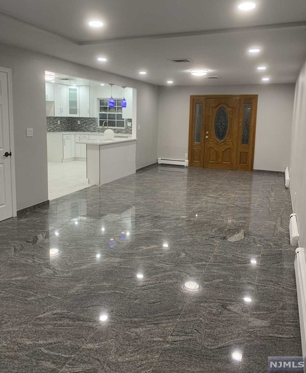 721 Teneyck Ave, Lyndhurst NJ  07071-2824 exterior