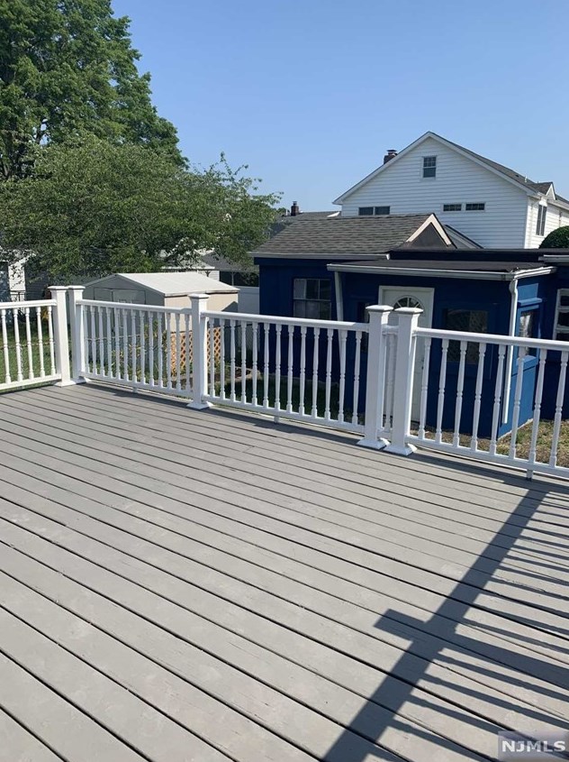 721 Teneyck Ave, Lyndhurst NJ  07071-2824 exterior