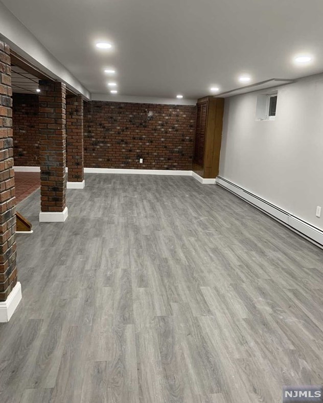 721 Teneyck Ave, Lyndhurst NJ  07071-2824 exterior