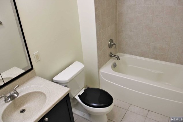1508 Harmon Cove Tower, Secaucus NJ  07094-1717 exterior