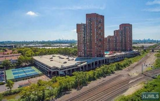1508 Harmon Cove Tower, Secaucus NJ  07094-1717 exterior