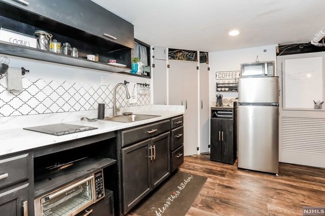 248 Clinton Ave, Bergenfield NJ 07621-3203 exterior