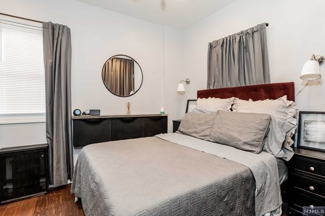 248 Clinton Ave, Bergenfield NJ 07621-3203 exterior