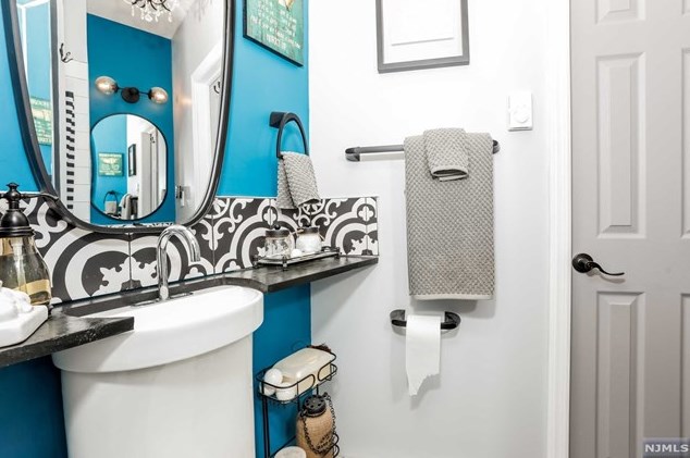 248 Clinton Ave, Bergenfield NJ 07621-3203 exterior