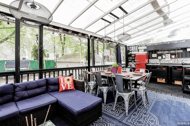 248 Clinton Ave, Bergenfield NJ 07621-3203 exterior