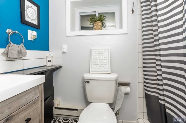 248 Clinton Ave, Bergenfield NJ 07621-3203 exterior