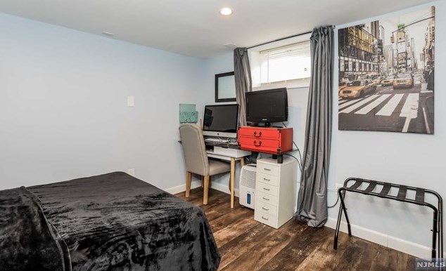 248 Clinton Ave, Bergenfield NJ 07621-3203 exterior