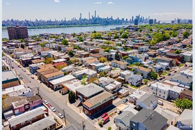 256 Kamena Street - Photo 1