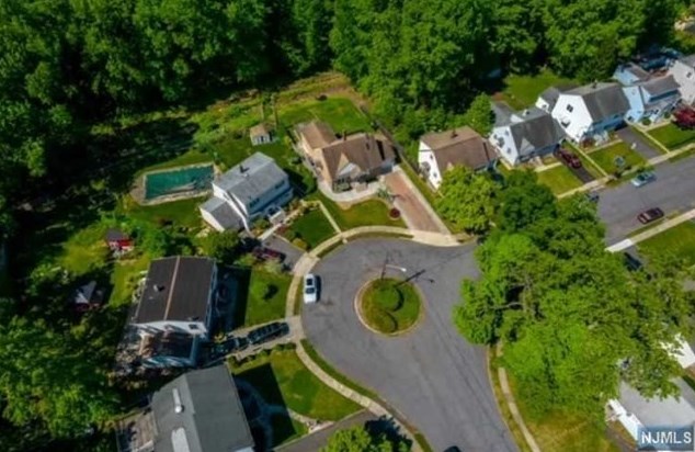 129 Locust Dr, Union NJ  07083-6410 exterior