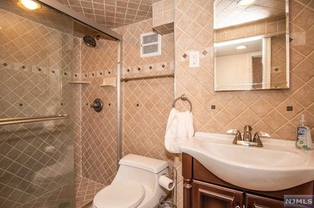217 David Hooper Pl, Westwood NJ  07675-1909 exterior