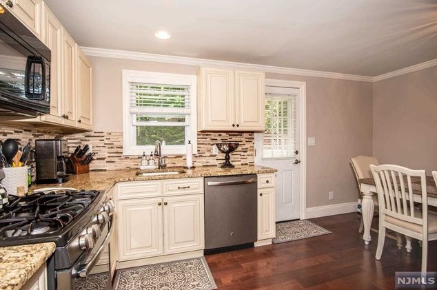 217 David Hooper Pl, Westwood NJ  07675-1909 exterior
