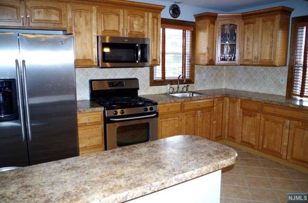 44 Scoles Ave, Clifton NJ  07012-1250 exterior