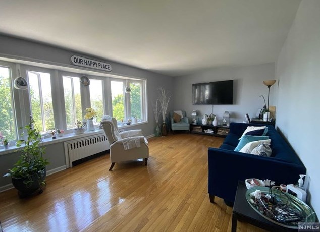 612 3rd St, Lyndhurst NJ  07071-2812 exterior