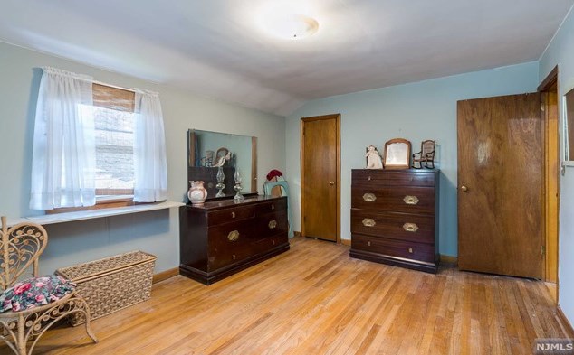 528 Market St, Elmwood Park NJ  07407-3106 exterior
