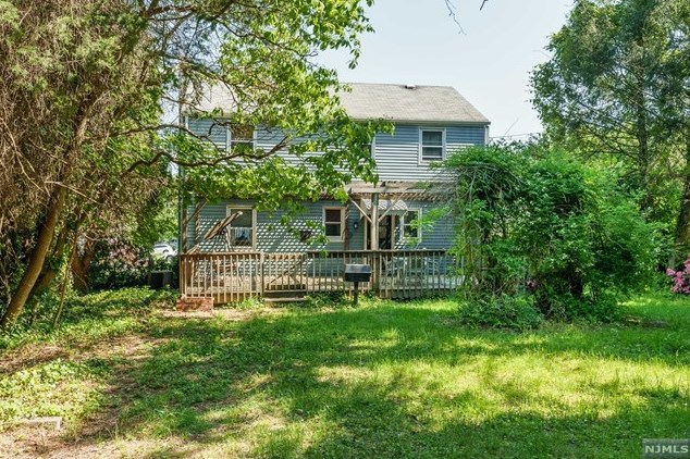 528 Market St, Elmwood Park NJ  07407-3106 exterior
