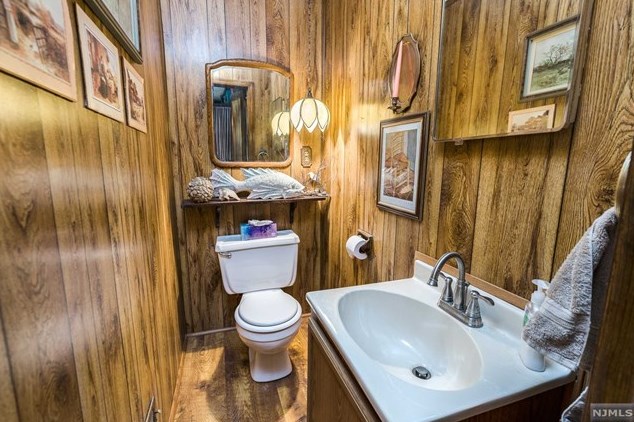 528 Market St, Elmwood Park NJ  07407-3106 exterior