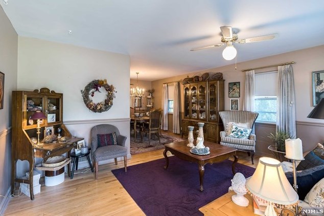 528 Market St, Elmwood Park NJ  07407-3106 exterior
