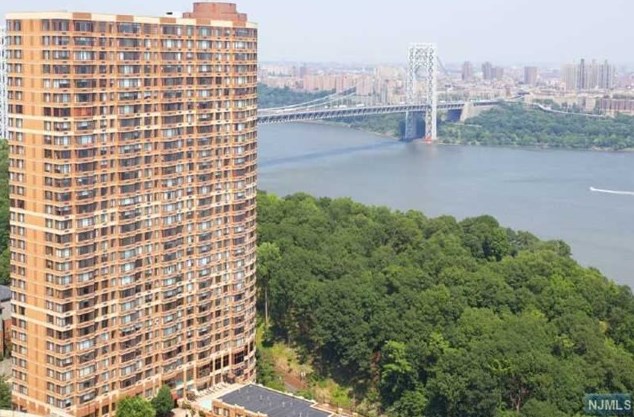 100 Old Palisade Rd, West Fort Lee NJ 07024-7064 exterior