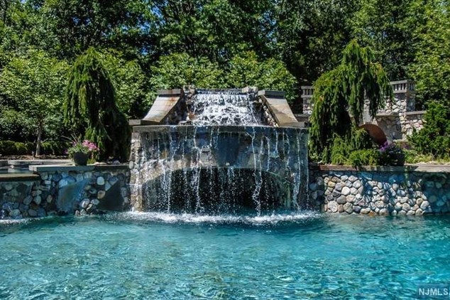 1080 Ramapo Valley Rd, Mahwah, NJ 07430