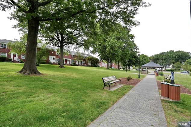 457 Blanchard Ter, Hackensack NJ  07601-1427 exterior