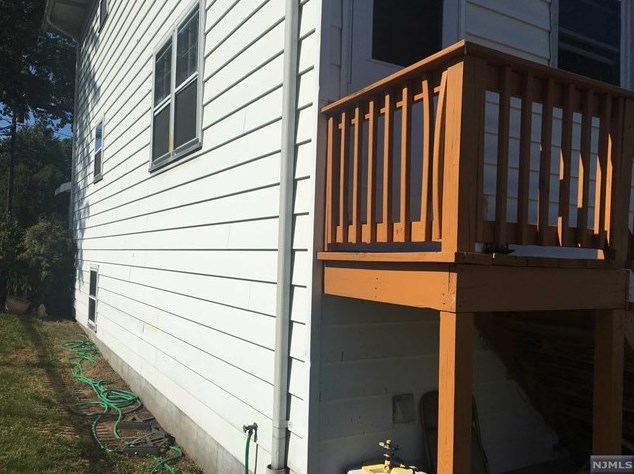 154 Lee St, Elmwood Park NJ  07407-2211 exterior