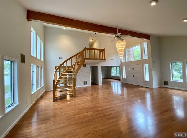 131 Haase Ave, Paramus NJ  07652-4500 exterior